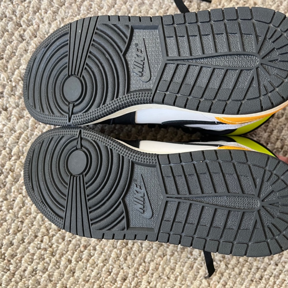 Air Jordan 1 High Volt University Gold Sz 6.5Y - Picture 4 of 7